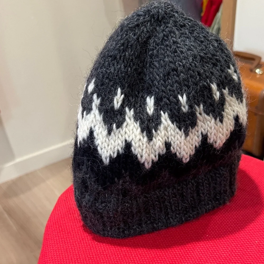 Classic Black and Cream Knit Hat - Picture 5 of 5